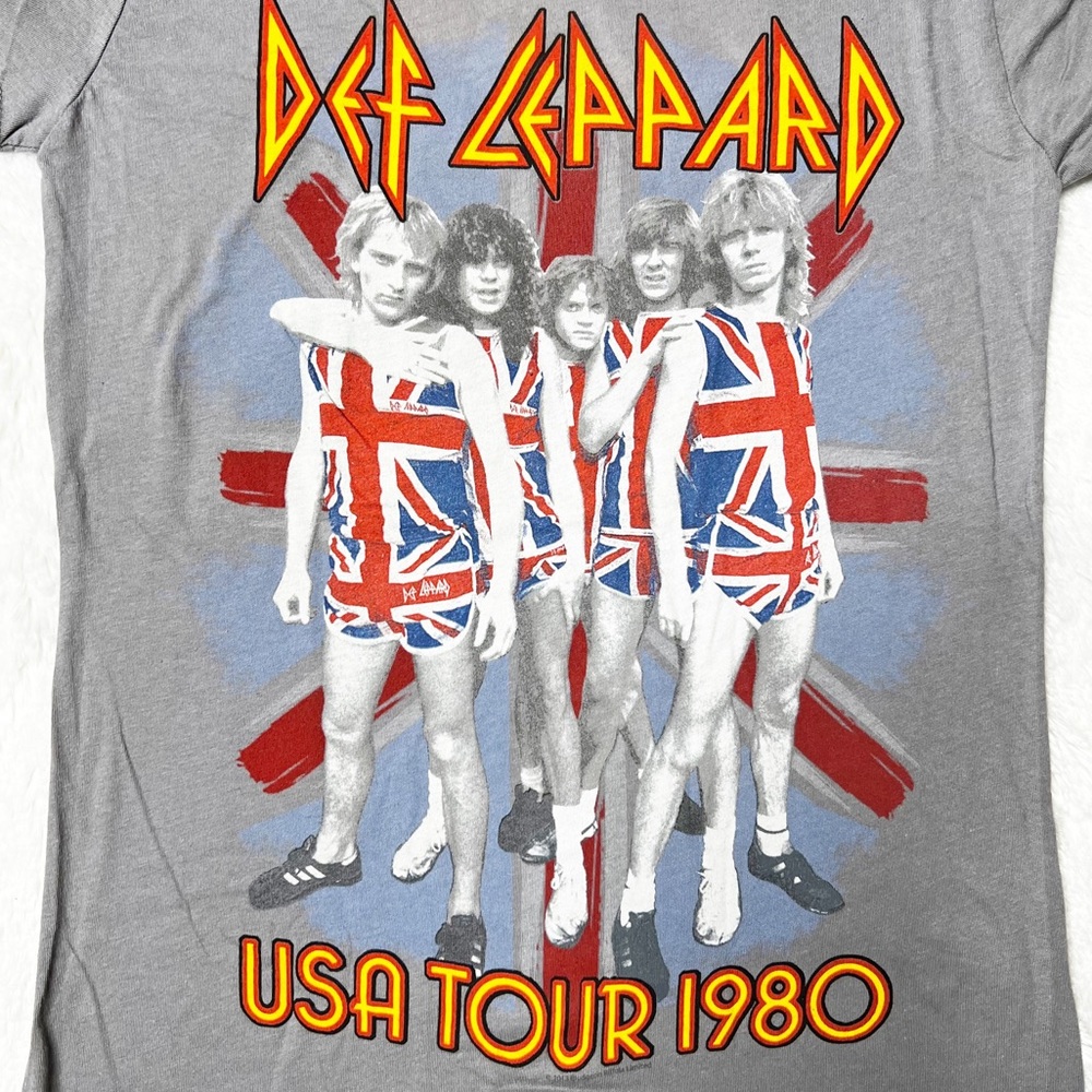 NWOT Def Leppard USA Tour 1980 Graphic T-Shirt Grey Women’s Sz S - Picture 3 of 7